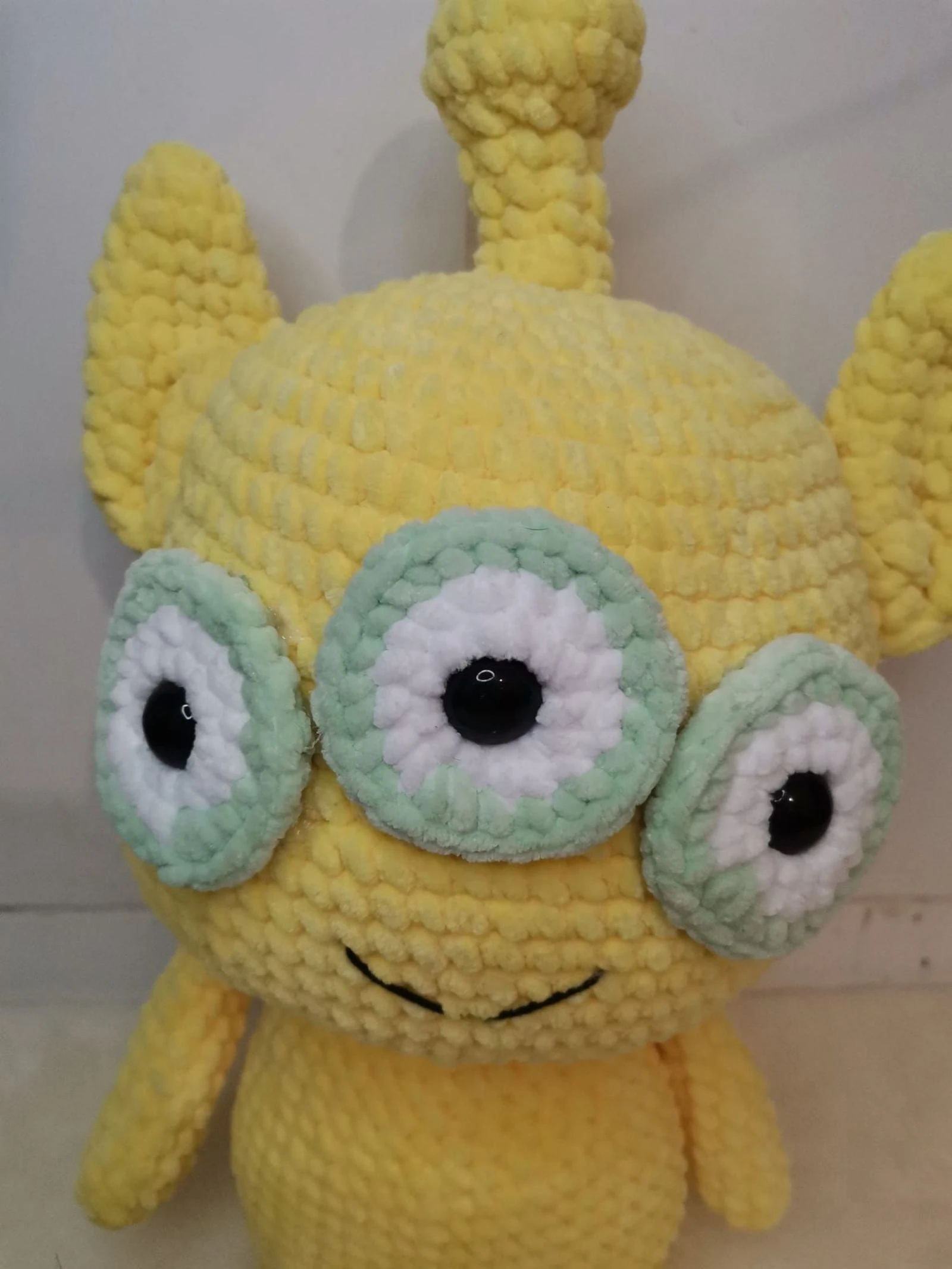 Marciano de três olhos tecido à mão - Amigurumi grande - 42,5 cm – photo 2